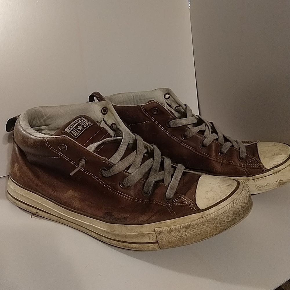 Men's brown leather converse
